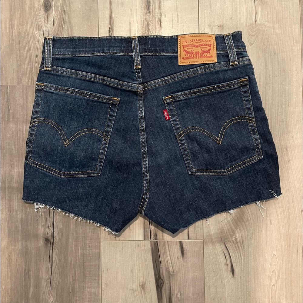 Levi’s High Rise Shorts - Picture 2 of 5